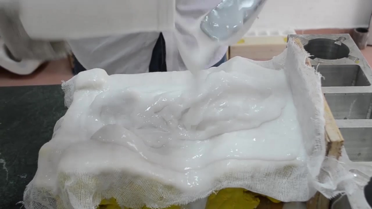 縮合型模具硅膠刷模和倒模適合用什么硬度的硅膠？